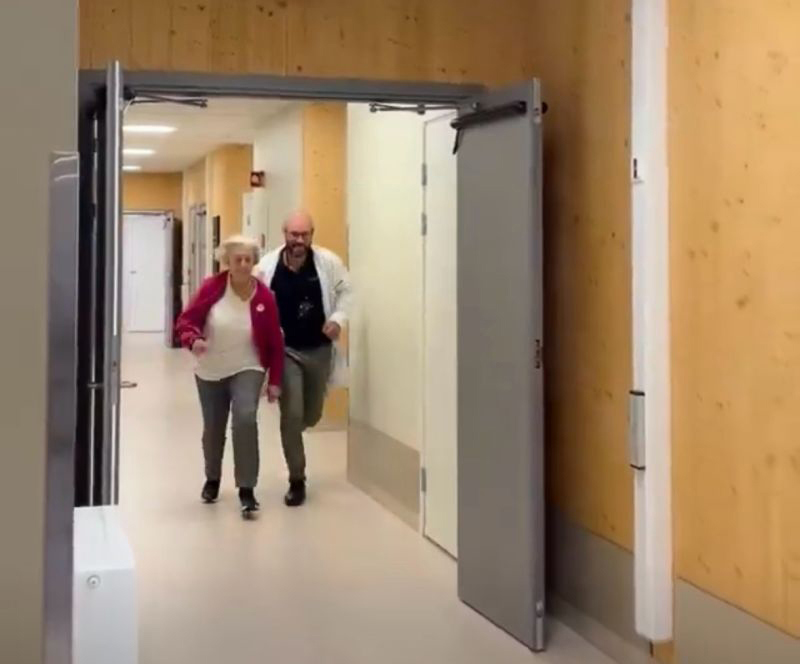 Sykehjemsoverlege ved norlandia oksenøya sykehjem, remi andersen, løp i gangene med gunvor på 92 år